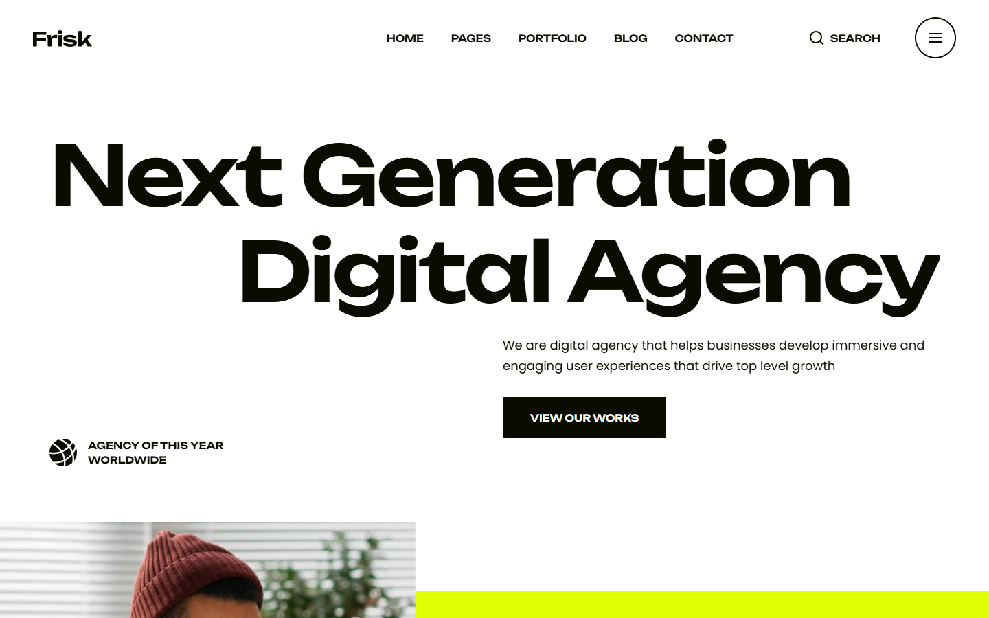 Portofolio Interaktif Branding & Studio Desain - Tampilan Desktop
